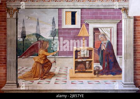 Annunciazione - affresco - Sebastiano Mainardi -1482 - San Gimignano (Si), Italia, Collegiata, chiostrino dell’Oratorio di S. Giovanni Battista Stock Photo