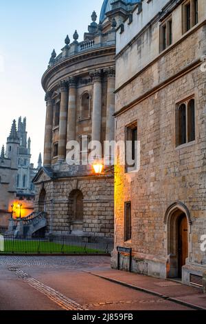 Brasenose lane and the Radcliffe camera just before sunrise. Oxford, Oxfordshire, England Stock Photo