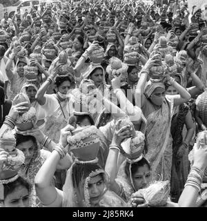 Delhi, India April 03 2022 - Women with Kalash on head during Jagannath Temple Mangal Kalash Yatra, Indian Hindu devotees carry earthen pots containin Stock Photo