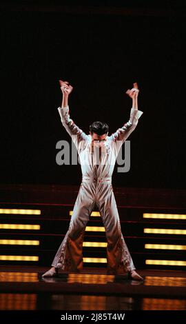 Juan Rodriguez in THE KING presented by the Peter Schaufuss Ballet at Sadler’s Wells, London EC1  27/04/2000  design: Steven Scott  choreography & direction: Peter Schaufuss Stock Photo