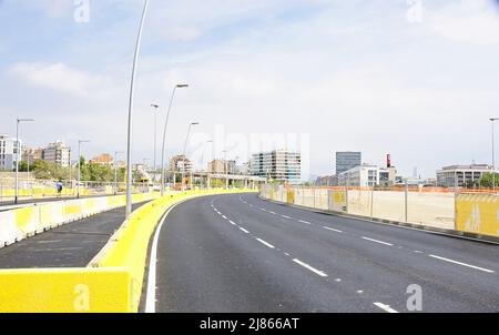 Provisional concrete or plastic barrier in the deconstruction works of the ring road in the Vía in Barcelona, Catalonia, Spain, Europ Stock Photo