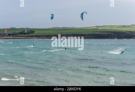 Garrylucas, West Cork, Ireland. 13th May, 2022. Kite surfers make the most of the strong winds at Garrylucas Beach in West Cork this afternoon. Met Éireann has forecast warm weather over the weekend. Credit: AG News/Alamy Live News Stock Photo