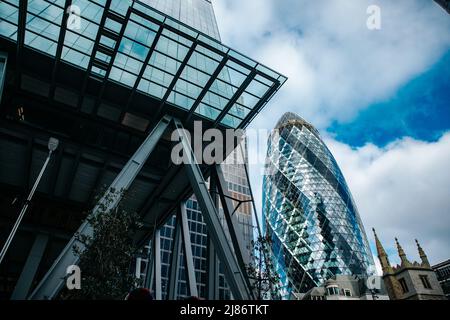 30 St Mary Axe (The Gherkin) with the Leadenhall Building to the left, London Stock Photo