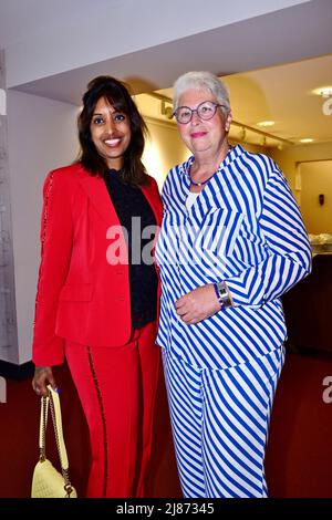 Sabina Kocherhans und Eva-Maria Popp bei dem Kongress „Mut zur Veränderung – Neue Wege gehen. Himmel im Mund trifft Wege zum Erfolg, im Hotel Dietrich Stock Photo