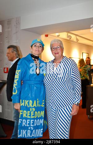 Irina Revina-Hofmann und Eva-Maria Popp bei dem Kongress „Mut zur Veränderung – Neue Wege gehen. Himmel im Mund trifft Wege zum Erfolg, im Hotel Dietr Stock Photo