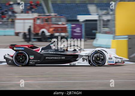 Berlin, Germany, May 13th, 2022. 2022 Shell Recharge Berlin E-Prix, 2021-22 ABB FIA Formula E World Championship, Tempelhof Airport Circuit in Berlin, Germany  Pictured: #94 Pascal WEHRLEIN (GER) of TAG Heuer Porsche Formula E Team   © Piotr Zajac/Alamy Live News Stock Photo