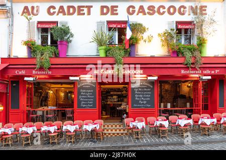 Evening at Au Cadet de Gascogne Brasserie, Montmartre, Paris, France Stock Photo