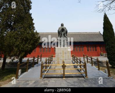 Statue of Confucius at the Confucius Temple and The Imperial College Museum Stock Photo