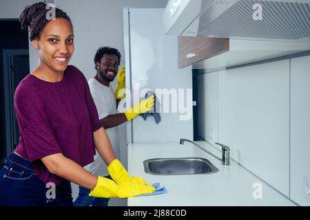 https://l450v.alamy.com/450v/2j88c0d/man-and-woman-cleaning-the-kitchen-at-home-2j88c0d.jpg