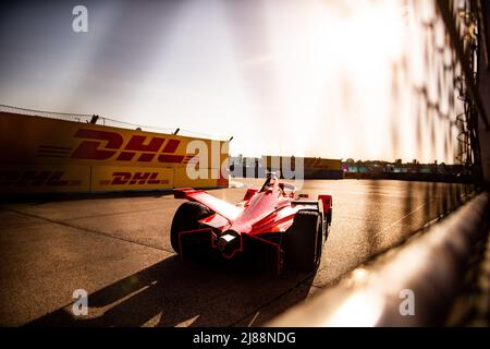 Berlin, Germany. 14th May, 2022. 29 SIMS Alexander (gbr), Mahindra Racing, Mahindra M7Electro, action during the 2022 Berlin ePrix, 5th meeting of the 2021-22 ABB FIA Formula E World Championship, on the Tempelhof Airport Street Circuit from May 13 to 15, in Berlin - Photo: Joao Filipe/DPPI/LiveMedia Credit: Independent Photo Agency/Alamy Live News Stock Photo