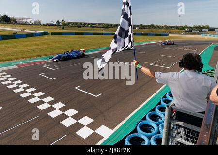 Magny-Cours, France. 14th May, 2022. 27 PIERRE Edgar (fra), Formule 4 - Mygale Genération 2, action finish line, arrivee, during the 3rd round of the Championnat de France FFSA F4 2022, from May 13 to 15 on the Circuit de Nevers Magny-Cours in Magny-Cours, France - Photo Clément Luck / DPPI Credit: DPPI Media/Alamy Live News Stock Photo