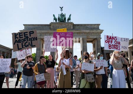 08.05.2022, Berlin, Germany, Europe - Pro-choice activists protest for the right to an abortion at the Pariser Platz in front of the Brandenburg Gate. Stock Photo