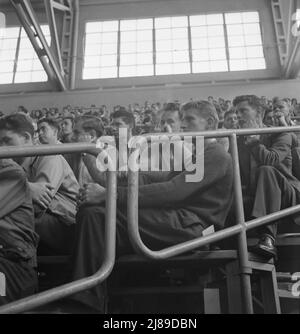 Student audience listening to Peace Day address of General Smedley Butler. Berkeley, California, University of California. Stock Photo