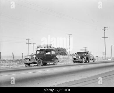 Between Tulare and Fresno. Two families originating from Independence, Kansas, on U.S. 99. Started out from Fresno that morning for work cotton chopping. Stock Photo