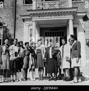 Daytona Beach, Florida. Bethune-Cookman College. Dr. Bethune saying goodbye to a group of students after resigning as president of the college. Stock Photo