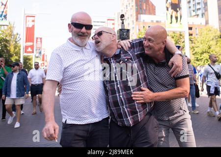 LONDON, UK. MAY 14TH Fans gestures during the FA Cup Final between Chelsea and Liverpool at Wembley Stadium, London on Saturday 14th May 2022. (Credit: Federico Maranesi | MI News) Credit: MI News & Sport /Alamy Live News Stock Photo