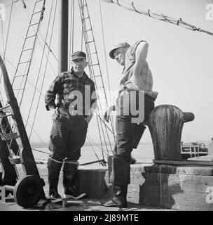 New York, New York. New England fishermen resting on the Fulton docks. Stock Photo