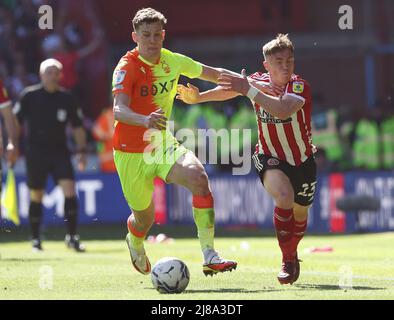 Sheffield, UK. 14th May, 2022. Ben Osborn of Sheffield Utd challenges Ryan Yates of Nottingham Forest during the Sky Bet Championship match at Bramall Lane, Sheffield. Picture credit should read: Darren Staples/Sportimage Credit: Sportimage/Alamy Live News Stock Photo