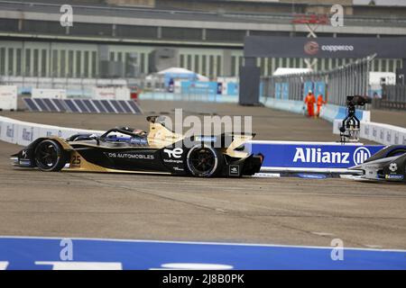 Berlin, Germany. 14th May, 2022. Edoardo Mortara won the first race in Berlin-Tempelhof and thus celebrated the fourth victory of his career. Jean-Eric Vergne came second and Stoffel Vandoorne third. (Photo by Simone Kuhlmey/Pacific Press) Credit: Pacific Press Media Production Corp./Alamy Live News Stock Photo