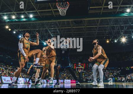 Bilbao, Basque Country, SPAIN. 15th May, 2022. Players waiting for the rebound during the Liga ACB game between Surne Bilbao Basket and Coosur Betis at Miribilla Bilbao Arena. (Credit Image: © Edu Del Fresno/ZUMA Press Wire) Stock Photo
