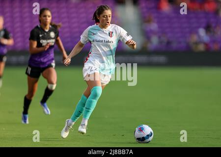 Orlando, Florida, USA. May 14, 2022: Kansas City defender ALEX LOERA (22) drives the ball during the NWSL Orlando Pride vs Kansas City Current soccer match at Exploria Stadium in Orlando, FL on May 14, 2022. (Credit Image: © Cory Knowlton/ZUMA Press Wire) Credit: ZUMA Press, Inc./Alamy Live News Stock Photo