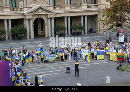 Sydney, Australia. 15th May 2022. Ukrainians held a protest at Customs House, Circular Quay against the Russian invasion of Ukraine. Credit: Richard Milnes/Alamy Live News Stock Photo