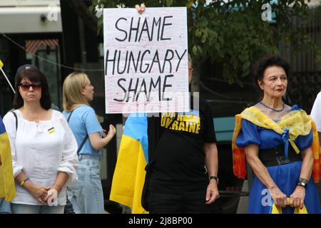 Sydney, Australia. 15th May 2022. Ukrainians held a protest at Customs House, Circular Quay against the Russian invasion of Ukraine. Credit: Richard Milnes/Alamy Live News Stock Photo