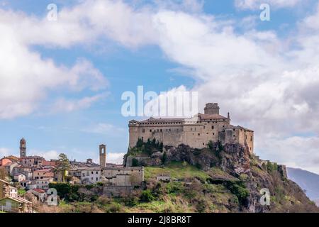 Bardi Castle dominates the village of the same name in the province of Parma, Italy Stock Photo