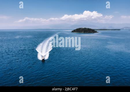 Speed boat faster movement on the water top view. Speedboat wave speed water. Speedboat movement on the water. Speedboat on dark blue water aerial vie Stock Photo
