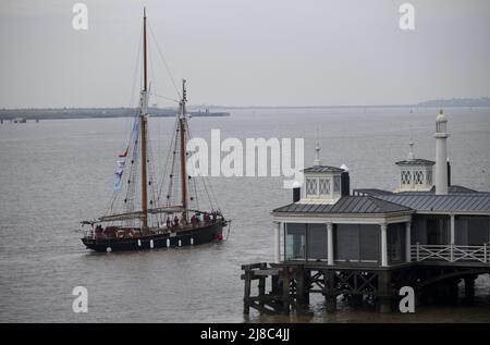 15/05/2022 Gravesend UK A tall ship with royal patronage visited Gravesend Town Pier this morning. The Spirit of Falmouth is a a replica of a Gaff Sch Stock Photo