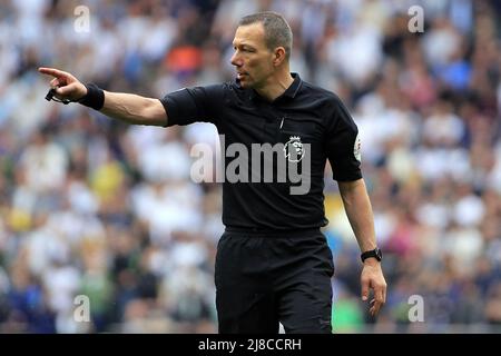 London, UK. 15th May, 2022. Referee Kevin Friend looks on. Premier League match, Tottenham Hotspur v Burnley at the Tottenham Hotspur Stadium in London on Sunday 15th May 2022. this image may only be used for Editorial purposes. Editorial use only, license required for commercial use. No use in betting, games or a single club/league/player publications. pic by Steffan Bowen/Andrew Orchard sports photography/Alamy Live news Credit: Andrew Orchard sports photography/Alamy Live News Stock Photo