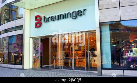 Entrance of the German clothing department store 'Breuninger' at Kö-Bogen in Düsseldorf/Germany. Breuninger has a tradition of more than 135 years. Stock Photo