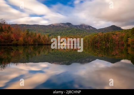 Table Rock Mountain, Pickens, South Carolina, USA lake view in autumn. Stock Photo