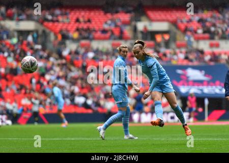 LONDON, UK. MAY 15TH  Jess Park of Manchester City warming up before the Women's FA Cup Final between Chelsea and Manchester City at Wembley Stadium, London on Sunday 15th May 2022. (Credit: Ivan Yordanov | MI News) Stock Photo