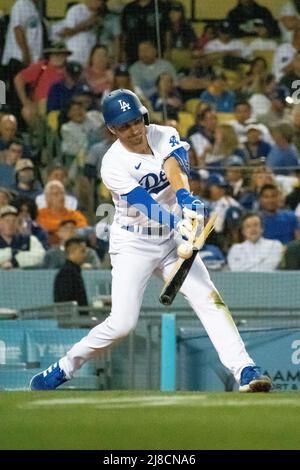 Los Angeles Dodgers shortstop Trea Turner (6) breaks his bat during a MLB regular season game against the Philadelphia Phillies, Thursday May 12, 2022 Stock Photo