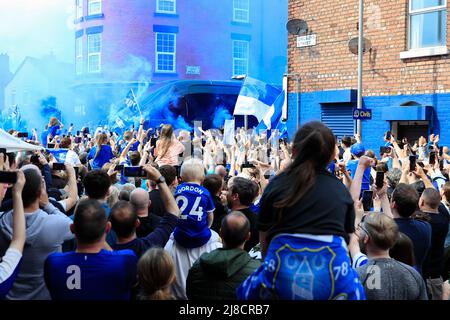 Everton fans await the arrival of the team bus Stock Photo - Alamy