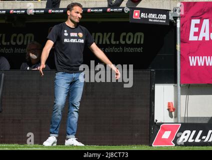 15 May 2022, Saxony, Dresden: Soccer: 2. Bundesliga, SG Dynamo Dresden - FC Erzgebirge Aue, Matchday 34, Rudolf-Harbig-Stadion. Dynamo coach Guerino Capretti gestures on the sidelines. Photo: Robert Michael/dpa - IMPORTANT NOTE: In accordance with the requirements of the DFL Deutsche Fußball Liga and the DFB Deutscher Fußball-Bund, it is prohibited to use or have used photographs taken in the stadium and/or of the match in the form of sequence pictures and/or video-like photo series.