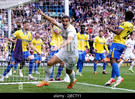 Leeds United's Pascal Struijk celebrates scoring their side's first ...