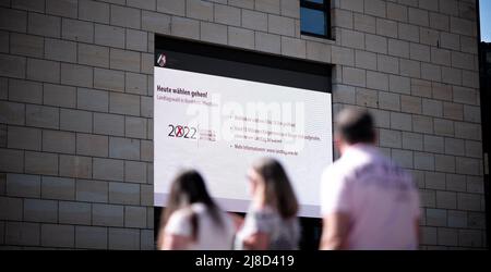 15 May 2022, North Rhine-Westphalia, Duesseldorf: A display in front of the state parliament says: 'Vote today!'. Photo: Fabian Strauch/dpa Stock Photo