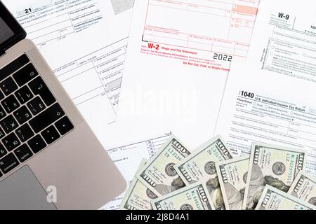 Flat lay of Individual income tax return form for tax payment on working desk. Background for Data analysis, paperwork, financial research, report Stock Photo