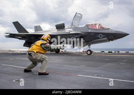 U.S. Navy Senior Chief Aviation Boatswains Mate Mercedes Amador directs a Marine Corps F-35B Lightning II fighter aircraft, attached to the Dragons of Marine Medium Tiltrotor Squadron 264, to launch from the flight deck of the America-class amphibious assault ship USS America, January 9, 2021 operating on the Philippine Sea. Stock Photo