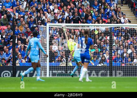 London, UK. 15th May 2022 ; Wembley Stadium, London England; Womens  FA Cup Final, Chelsea Women versus Manchester City Women: Erin Cuthbert of Chelsea scores in the 63rd minute for 2-1. Credit: Action Plus Sports Images/Alamy Live News Stock Photo