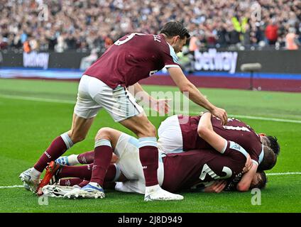 London UK 15th May 2022. The West Ham players celebrate the 2nd goal during the West Ham vs Manchester City Premier League match at the London Stadium Stratford.Credit: Martin Dalton/Alamy Live News. This Image is for EDITORIAL USE ONLY. Licence required from the the Football DataCo for any other use. Credit: MARTIN DALTON/Alamy Live News Stock Photo