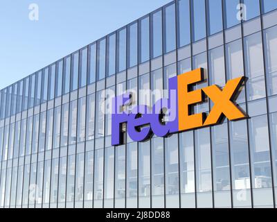 Memphis, TN, USA. May 2, 2022. Editorial Use Only, 3D CGI. FedEx Signage Logo on Top of Glass Building. Shipping Transport Company in High-rise Office Stock Photo