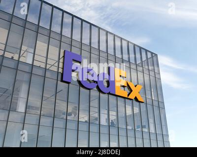 Memphis, TN, USA. May 2, 2022. Editorial Use Only, 3D CGI. FedEx Signage Logo on Top of Glass Building. Shipping Transport Company in High-rise Office Stock Photo