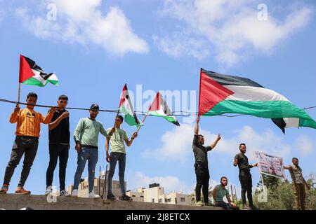 Gaza. 15th May, 2022. Palestinian people attend a demonstration marking the 74th anniversary of Nakba Day in Gaza City, on May 15, 2022. Credit: Rizek Abdeljawad/Xinhua/Alamy Live News Stock Photo
