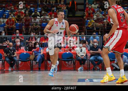 Milan, Italy. 15th May, 2022. Andrea Cinciarini (UNAHOTELS Reggio Emilia) during Playoff - AX Armani Exchange Milano vs Unahotels Reggio Emilia, Italian Basketball A Serie Championship in Milan, Italy, May 15 2022 Credit: Independent Photo Agency/Alamy Live News Stock Photo