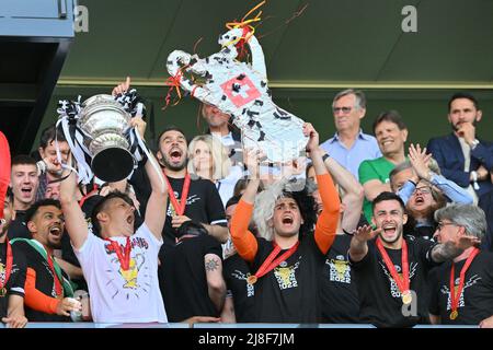 FC Luzern, FC Lugano players let the fans celebrate. In the picture