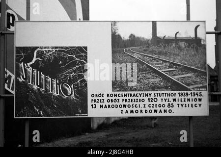 Erinnerung an das KZ Stutthof in Sztutowo bei Danzig, Woiwodschaft Pommern, 1967. Reminder of the Stutthof concentration camp  in Sztutowo near Gdansk, Pomeranian Voivodeship, 1967.