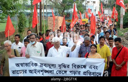 Kolkata, India. 15th May, 2022. Members of the Communist Party of India (Marxist) staged a demonstration in multiple locations in South 24 Pargana at West Bengal against the price hike of petrol, diesel, cooking gas, food product and various issue presence of CPI[M] polite burro leader Suryakanta Mishra and central committee member Sujan Chakroborty. (Photo by Avik Purkait/Pacific Press) Credit: Pacific Press Media Production Corp./Alamy Live News Stock Photo